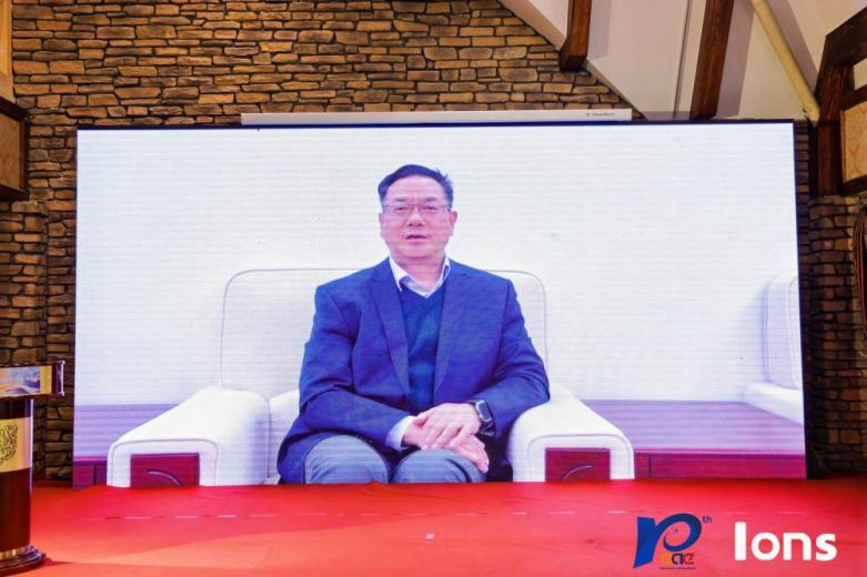 Academician Zhonglin Wang