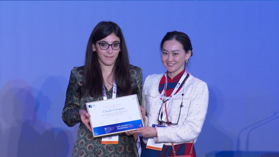 Claudia Campani receiving award